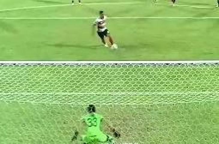 Momen Renan da Silva cetak gol penalti panenka saat Madura United melawan Persela Lamongan. (Instagram/maduraunited.fc)