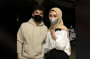 Viral Wanita Berhijab Pamer Pose Bareng Marc Marquez, Netizen Iri