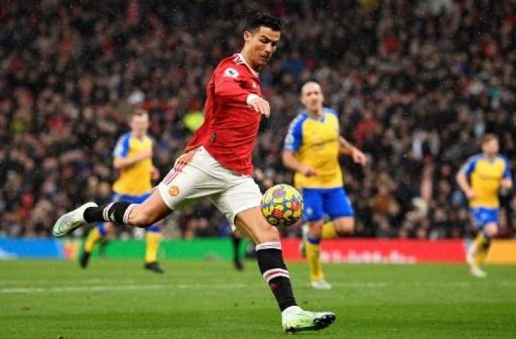 Aksi Cristiano Ronaldo saat Manchester United ditahan imbang Southampton 1-1 di ajang Liga Inggris. (OLI SCARFF / AFP)