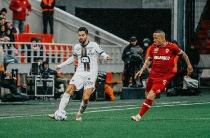 Momen dua pemain keturunan Indonesia, Sandy Walsh dan Radja Nainggolan di Liga Belgia (Instagram/kvmechelen)