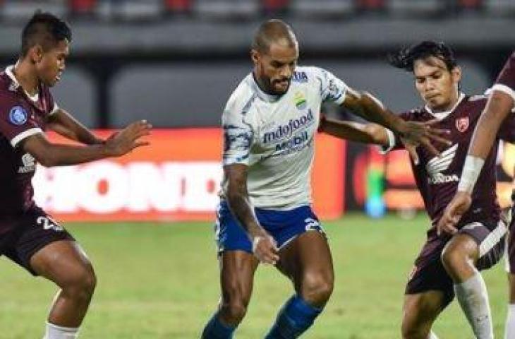 Aksi David Da Silva saat Persib Bandung kalahkan PSM Makassar 2-0 di Liga 1 2021. (Dok. Persib)