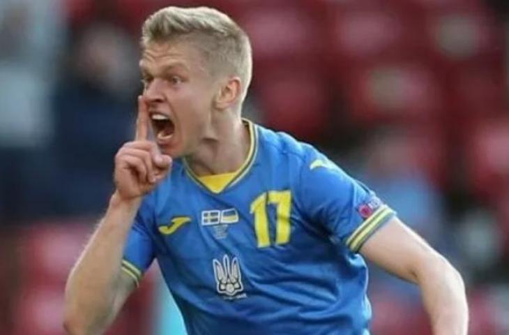 Bek sayap tim nasional Ukraina Olexandr Zinchenko merayakan golnya ke gawang Swedia dalam laga 16 besar Euro 2020 di Stadion Hampden Park, Glasgow, Skotlandia, Selasa (29/6/2021) waktu setempat. (ANTARA/REUTERS/POOL/Robert Perry)