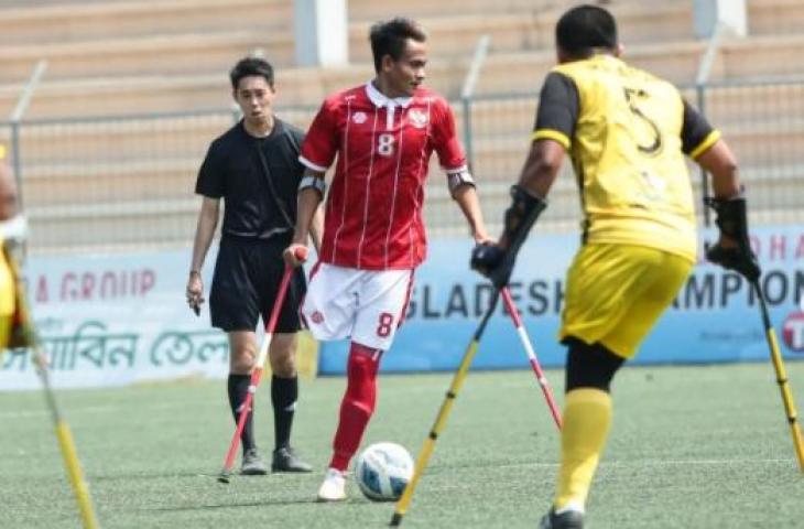 Tim Nasional Sepak bola Amputasi Indonesia saat menghadapi Malaysia dalam laga kualifikasi Piala Dunia 2022 alias Amputee Football World Cup 2022 zona Asia Timur di Bangladesh, Minggu (13/3/2022). [Instagram/@inaf_official]