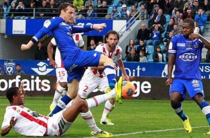 Potret Derby Corsica antara SC Bastia melawan AC Ajaccio. (BBC)