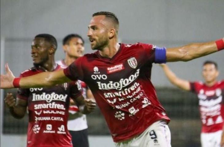 Ilija Spasojevic merayakan gol saat Bali United tundukkan Madura United 2-0 di Liga 1 2021. (Instagram/liga1match)