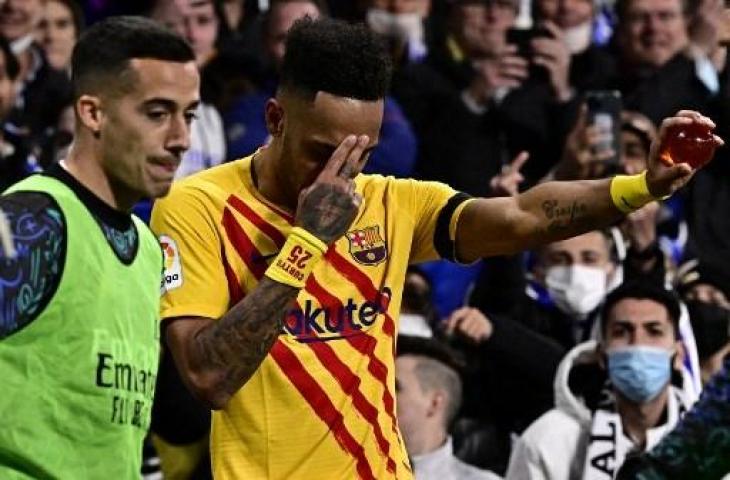 Pierre-Emerick Aubameyang bergaya Son Goku usai bobol gawang Real Madrid. (JAVIER SORIANO / AFP)