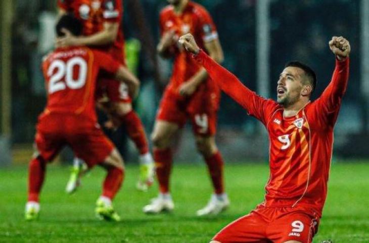 Selebrasi Aleksandar Trajkovski usai cetak gol saat Makedonia Utara kalahkan Italia di playoff Piala Dunia 2022. (Twitter) 