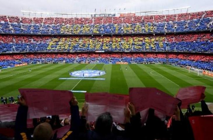 Camp Nou sesak dengan penonton saat pertandingan Barcelona vs Real Madrid di Liga Champions Wanita. (JOSEP LAGO / AFP)