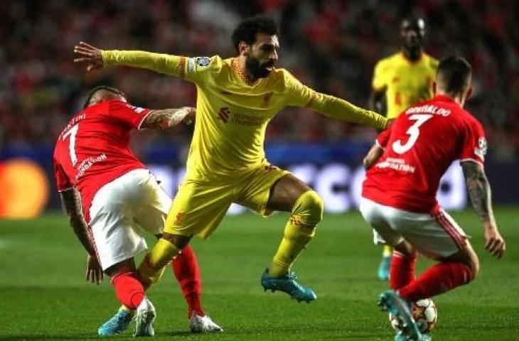 Aksi Mohamed Salah saat Liverpool hajar Benfica 3-1 di perempatfinal Liga Champions. (CARLOS COSTA / AFP)