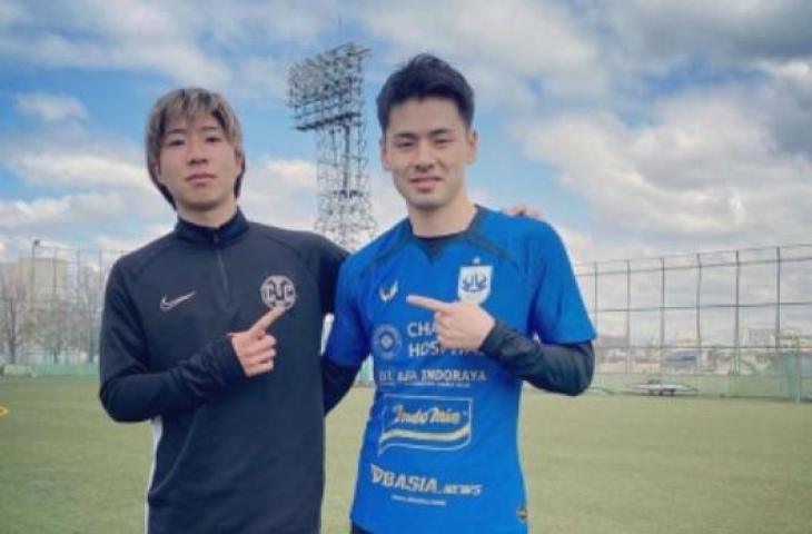 Taisei Marukawa pakai jersey PSIS Semarang saat pulang ke Jepang. (Instagram/@yoyok_sukawi)