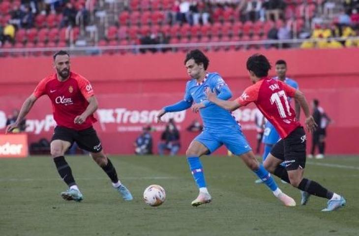 Aksi Joao Felix saat Atletico Madrid tumbang di tangan Real Mallorca 0-1. (AFP)