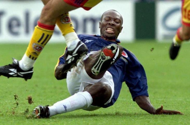 Foto arsip yang diambil pada 15 Juni 1998 ketika legenda Kolombia Freddy Rincon bermain dalam pertandingan fase grup Piala Dunia Prancis 1998. (AFP/ERIC FEFERBERG)