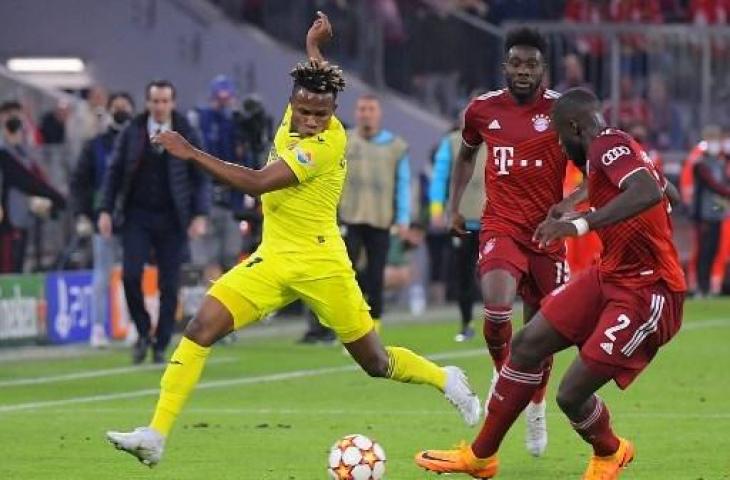 Aksi Samuel Chukwueze saat Villarreal singkirkan Bayern Munich dari Liga Champions. (JOSE JORDAN / AFP)