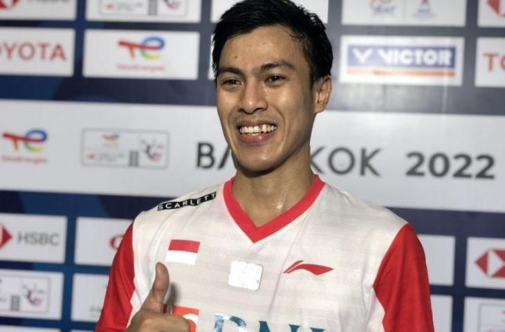 Shesar Hiren Rhustavito mengalahkan Sitthikom Thammasin 21-19, 21-14 pada pertemuan di penyisihan Grup A Piala Thomas 2022 di Bangkok, Selasa. (Antaranews/Roy Rosa Bachtiar)