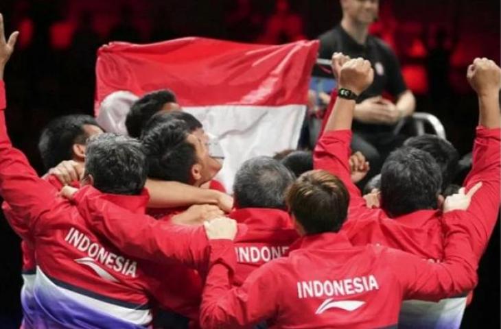 Para pemain Indonesia merayakan kemenangannya di final tim putra Piala Thomas melawan China di Aarhus, Denmark, (17/10/2021). ANTARA/Claus Fisker / Ritzau Scanpix / AFP/pri.