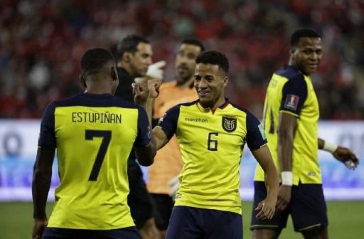 Aksi Byron Castillo saat membela Timnas Ekuador di Kualifikasi Piala Dunia 2022. (AFP)