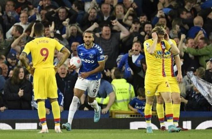 Selebrasi penyerang Everton, Dominic Calvert-Lewin usai cetak gol penentu kemenangan lawan Crystal Palace. (AFP)