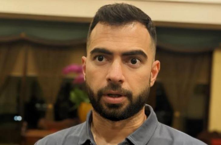 Pesepak bola berkewarganegaraan Spanyol Jordi Amat memberikan keterangan kepada pewarta di Jakarta, Kamis (26/5/2022). Jordi yakin proses naturalisasinya menjadi warga negara Indonesia sudah mendekati akhir dan dia segera memperkuat tim nasional. (ANTARA/Michael Siahaan)