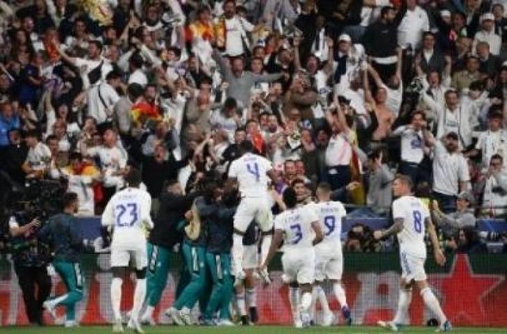 Para pemain Real Madrid merayakan gol Vinicius Junior pada pertandingan sepak bola final Liga Champions UEFA antara Liverpool dan Real Madrid di Stade de France di Saint-Denis, Paris, pada 28 Mei 2022. (FRANCKFIFE/AFP)