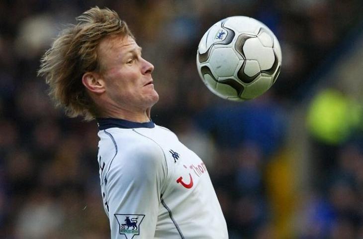 Teddy Sheringham saat berseragam Tottenham Hotspur. (AFP/Adrian Dennis)