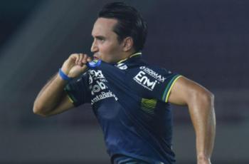 Ezra Walian Dapat Perlakuan Khusus di Sesi Latihan Persib Bandung, Ini Alasannya