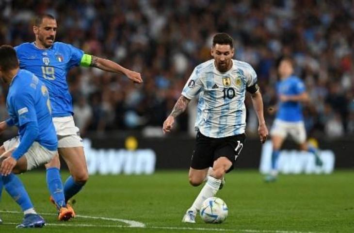 Aksi Lionel Messi saat Argentina hajar Italia 3-0 untuk raih gelar Finalissima 2022. (AFP)