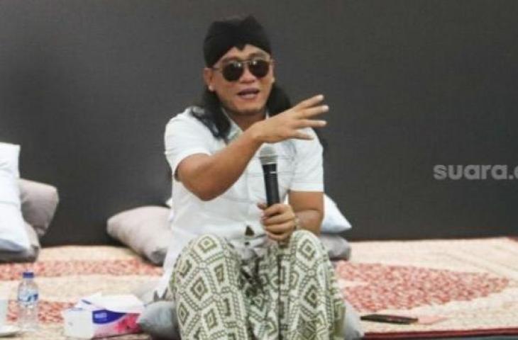 Gus Miftah tanya soal rendang punya agama. [Suara.com/Alfian Winanto]