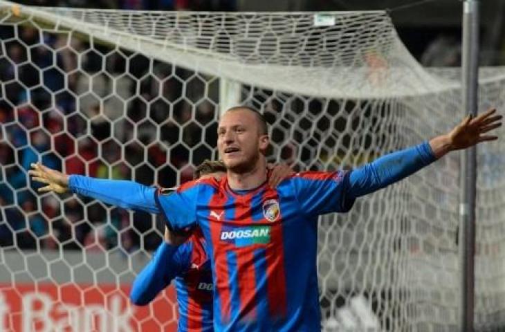 Michael Krmencik saat bermain di Viktoria Plzen. (AFP)