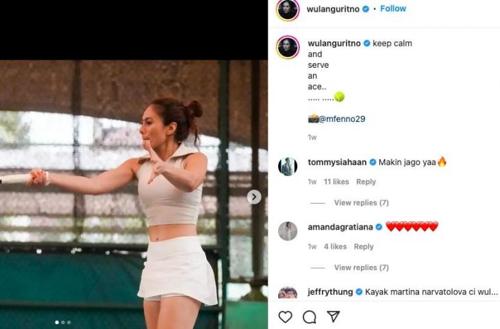 Potret Wulan Guritno saat main tenis. (Instagram/wulanguritno)