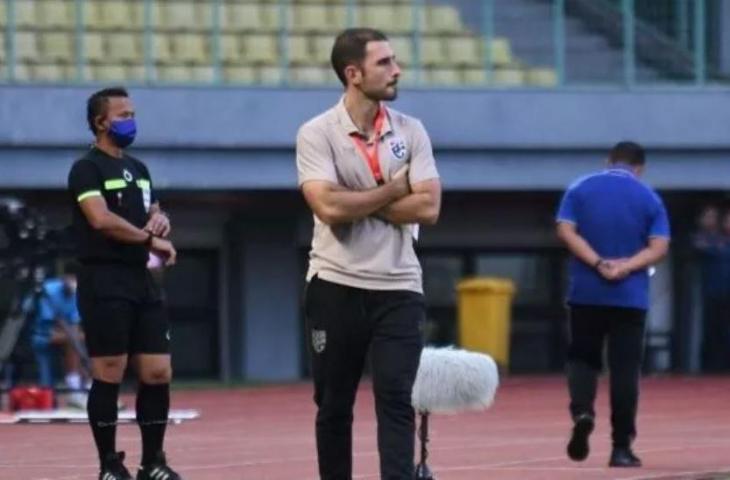 Pelatih timnas Thailand U-19, Salvador Garcia. [Twitter/@Salvatorevalero]