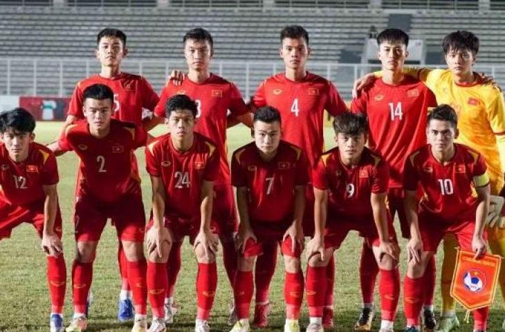 Timnas Vietnam U-19 lolos ke semifinal Piala AFF U-19 2022 setelah menahan imbang Thailand 1-1 pada matchday terakhir Grup A di Stadion Madya, Senayan, Jakarta, Minggu (10/7/2022). [VFF]