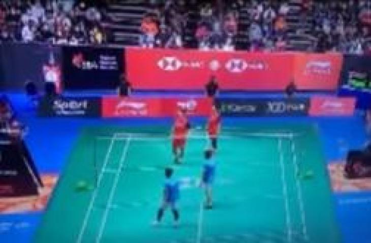 Wasit salah skor saat laga The Daddies vs The Babies di Singapore Open 2022. (Instagram/@yuni.kartika)