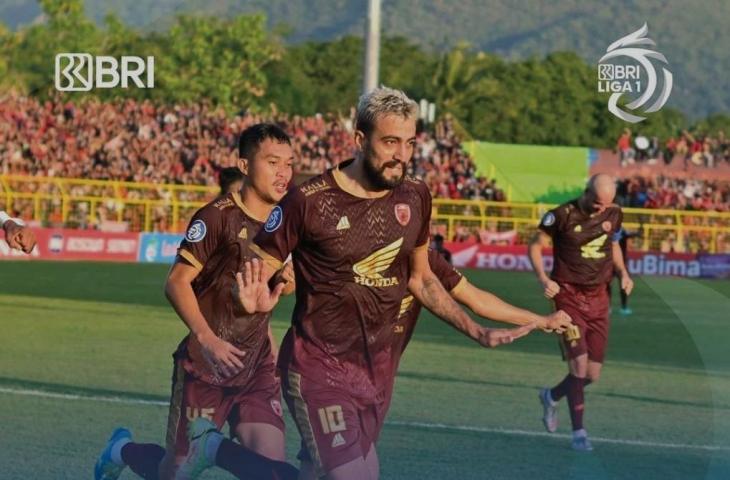 Selebrasi striker PSM Makassar, Everton usai bobol gawang Bali United di Liga 1 2022. (Instagram/liga1match)