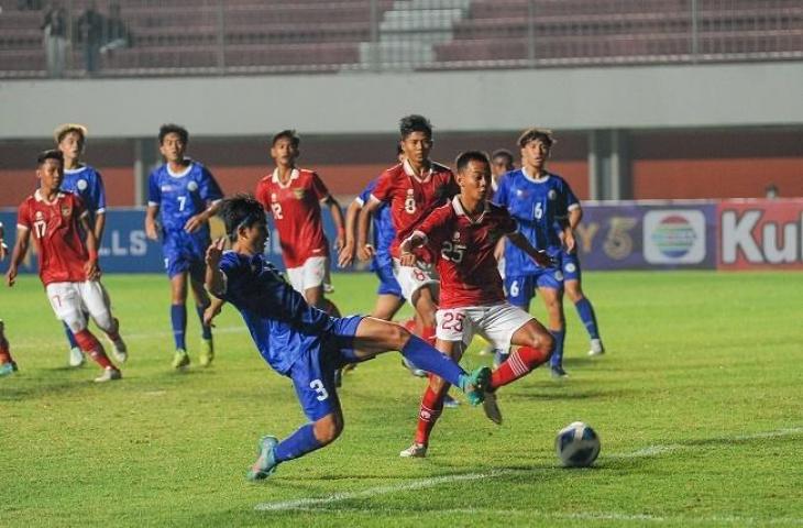 Gelandang serang Timnas Indonesia U-16, M. Riski Afrisal, saat melawan Filipina pada laga Piala AFF U-16 2022 di Stadion Maguwoharjo, Sleman, Minggu (31/7/2022). (Ist)