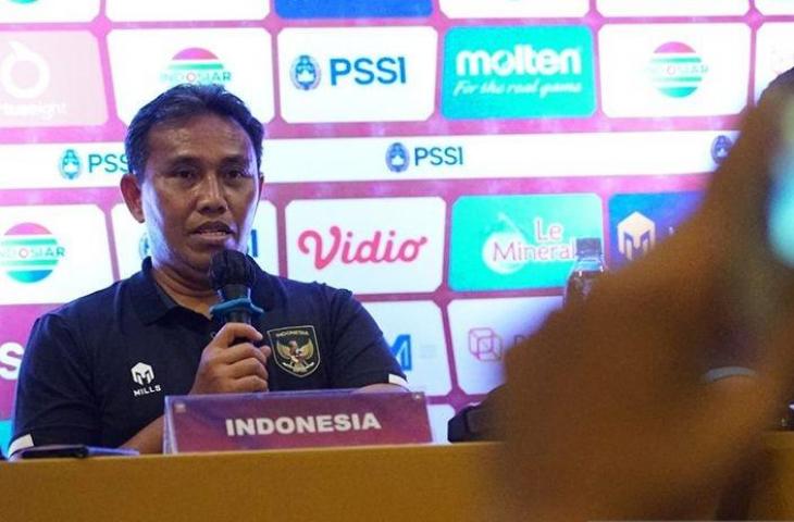 Pelatih tim nasional U-16 Indonesia Bima Sakti memberikan keterangan mengenai persiapan skuadnya di Piala AFF U-16 2022 dalam konferensi pers di Sleman, Yogyakarta, Sabtu (30/7/2022). Di turnamen itu, Indonesia bergabung di Grup A dan akan menjalani laga pertama pada Minggu (31/7) melawan Filipina. ANTARA/HO-PSSI/aa. (Handout PSSI)