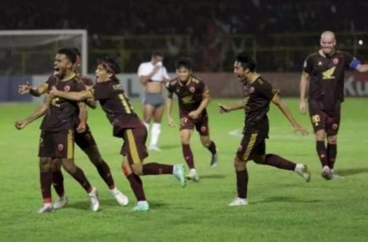 Para pemain PSM Makassar melakukan selebrasi. [psmmakassar.co.id]