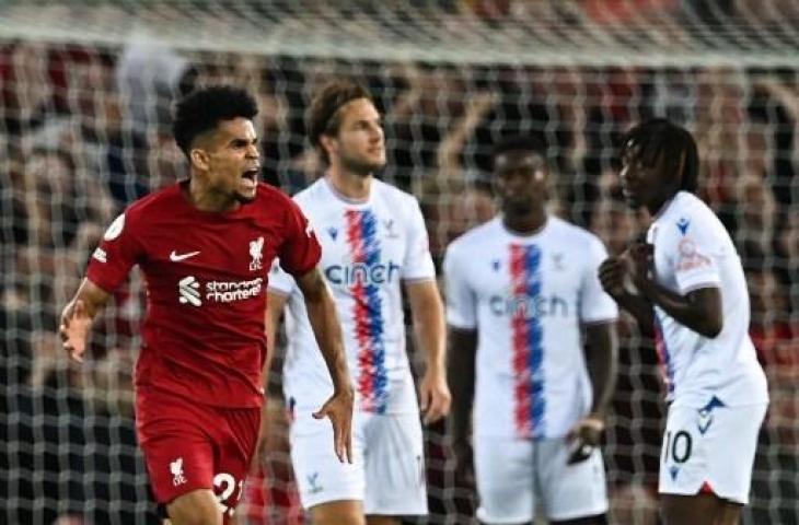 Selebrasi Luis Diaz usai cetak gol saat Liverpool ditahan imbang Crystal Palace 1-1 pada pekan kedua Liga Inggris 2022/2023. (AFP)