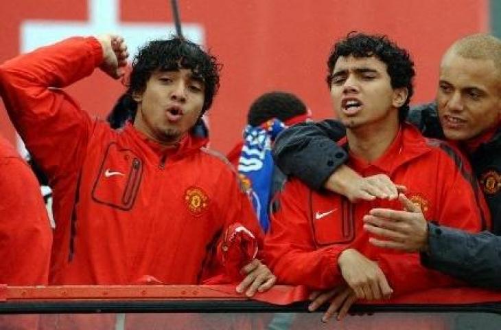 Si kembar, Fabio Silva dan Rafael Silva saat bermain di Manchester United. (AFP)