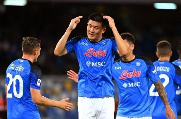 Aksi Kim Min Jae bersama Napoli. (AFP)