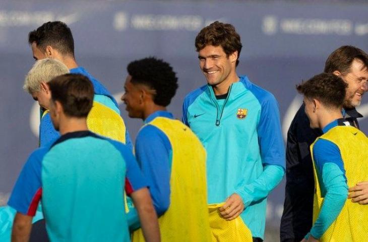 Marcos Alonso gabus Barcelona dari Chelsea. (Twitter)