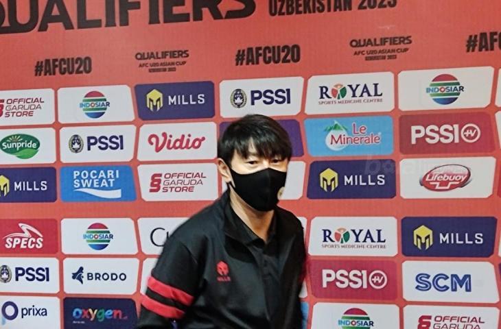 Pelatih Timnas Indonesia U-19 Shin Tae-yong dalam konpres Kualifikasi Piala Asia U-20 2023. (www.mxkc.sbs/Arif Budi S.)