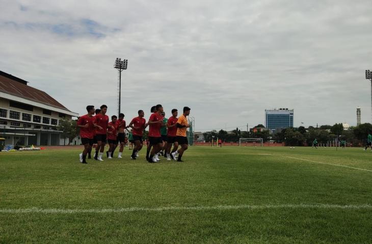 Timnas Indonesia U-19 melakoni sesi latihan untuk Kualifikasi Piala Asia U-20 2023. (www.mxkc.sbs/Arif Budi)