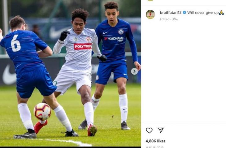 Jamal Musiala hanya menonton ketika eks pemain Timnas Indonesia U-19 Braif Fatari gocek bola (Instagram)