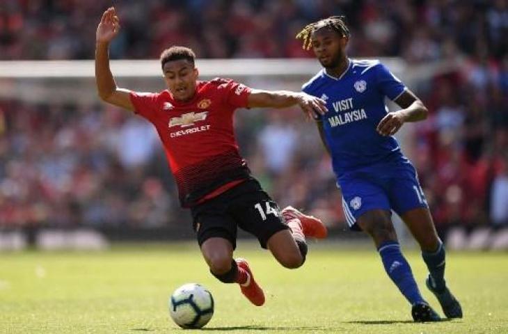 Leandro Bacuna saat memperkuat Cardif City dan berduel dengan Jesse Lingard. (Oli Scarff/AFP)