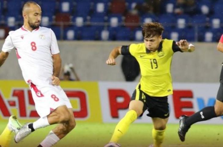 Timnas Malaysia versus Tajikistan di final King's Cup 2022. Malaysia kalah 0-3. (Instagram/@theasenfootball)