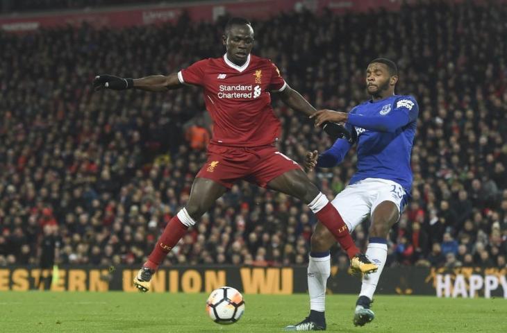 Cuco Martina kala berduel dengan Sadio Mane di Piala FA 2018/2019. (Paul Ellis/AFP)