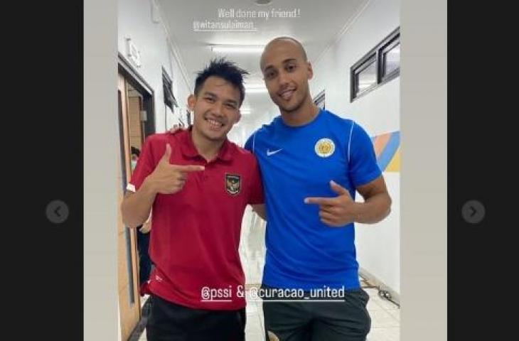 Bintang Curacao Gino van Kessel dan pemain Timnas Indonesia Witan Sulaeman. (Instagram)