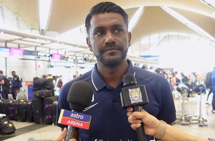 Pelatih Timnas Malaysia U-16, Osmera Omaro. (YouTube/Harimau Malaya)