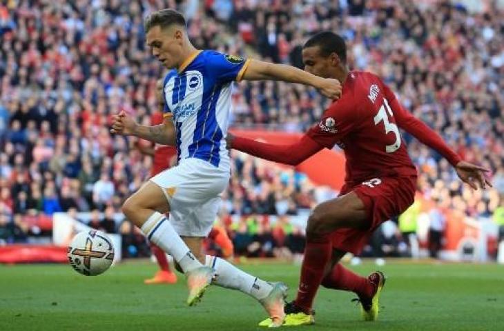 Aksi penyerang Brighton and Hove Albion, Leandro Trossard saat cetak hattrick ke gawang Liverpool. (AFP)