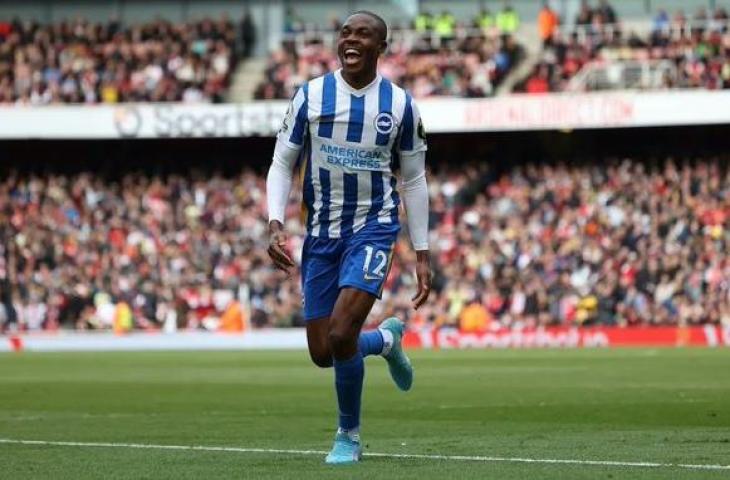 Enock Mwepu, pemain Brighton and Hove Albion yang pensiun akibat kelainan jantung. (Twitter)